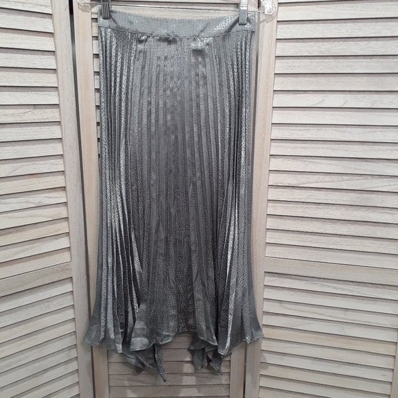 JUSTFAB Women's Pleated Draped Skirt Metallic Silver - Picture 4 of 8